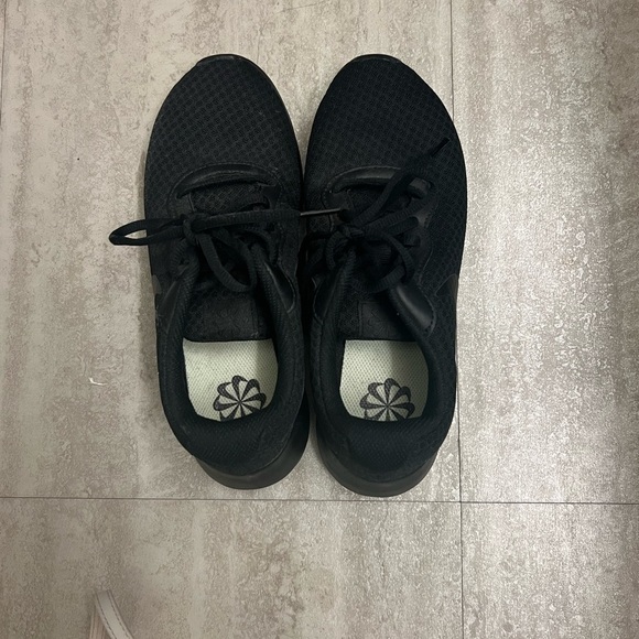 Nike Shoes - Black Nike Sneakers- EUC